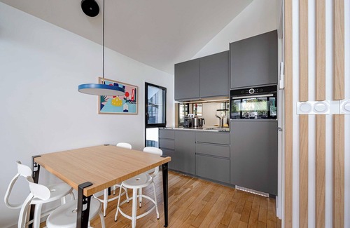 Quartier Saint-Ambroise Apartment | Marais Area - Outdoor patio - A/C - 2BDR