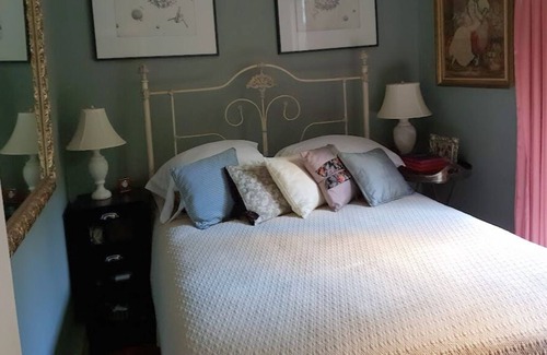 Arsenal Condo | Marais central Paris spectacular 2 BDR with AC and 2 private gardens very quiet