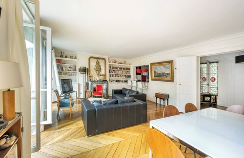 4th Arrondissement Apartment | Marais District Spacious Apartment