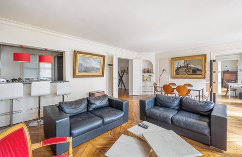 4th Arrondissement Apartment | Marais District Spacious Apartment