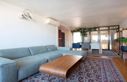 Quartier Sainte-Avoye Apartment | MARAIS POMPIDOU-NOTRE DAME-7TH FLOOR WITH SWEEPING VISTASn