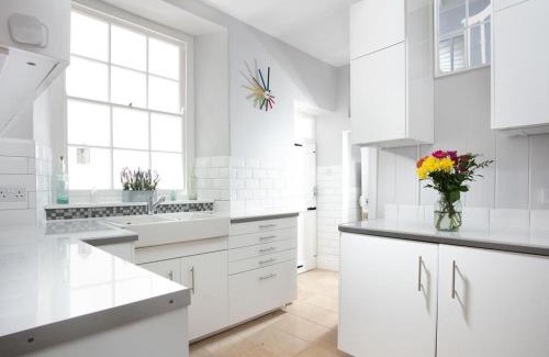 Marazion House | Marazion Beach Town House with Private Parking