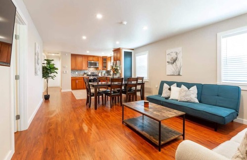 Northside House | Marbella Lane - 3BR UpprLvl | DTWN SJ | Ldry + P