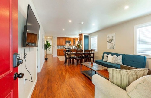 Northside House | Marbella Lane - 3BR UpprLvl | DTWN SJ | Ldry + P