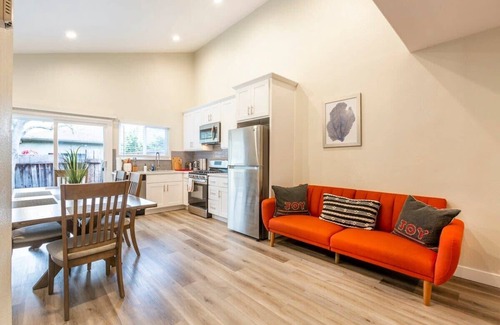 Willow Glen House | @ Marbella Lane - 6BR Duplex | DTWN SJ | Laundry + P
