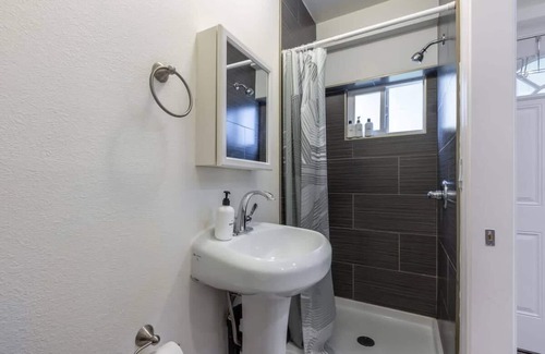 North Central House | @ Marbella Lane - Adorable and Quiet Studio