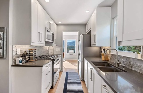 Park Pacifica House | @ Marbella Lane - Chic Abode w/Mountain Skyline