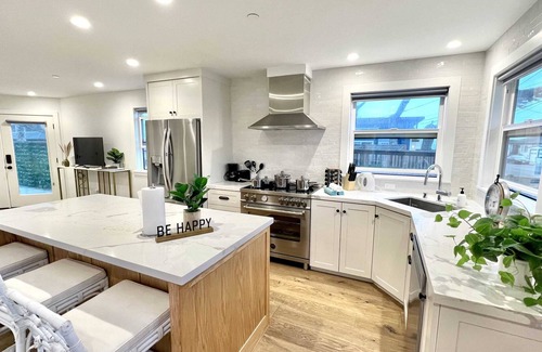 Sharp Park House | @ Marbella Lane - *NEW* Chic 3BR Coastal Home