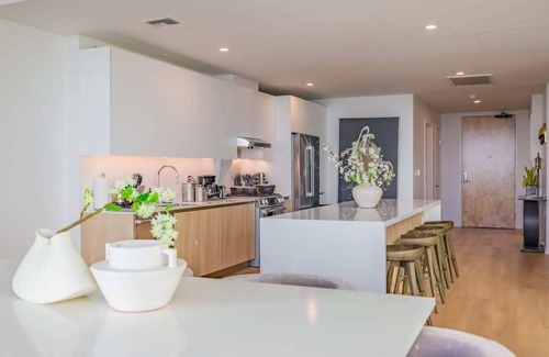 Waterfront Condo | @ Marbella Lane - Penthouse w/City & Ocean Views