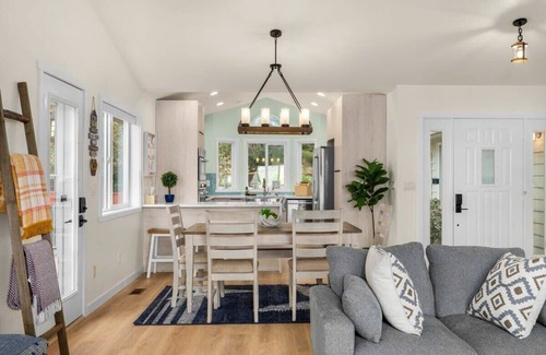 Oak Harbor Cottage | @ Marbella Lane Wave HS W/ev Charger, Oceanfront!