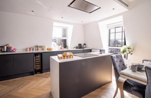 City of Westminster Apartment | Marble Arch Penthouses with Skyline Views