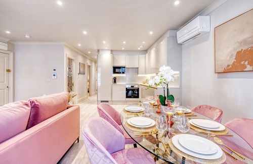 City of Westminster Apartment | Marble Arch Suite 3-Hosted by Sweetstay
