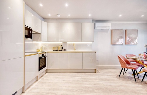 City of Westminster Apartment | Marble Arch Suite 3-Hosted by Sweetstay