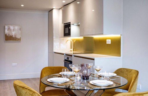 City of Westminster Apartment | Marble Arch Suite 5-Hosted by Sweetstay