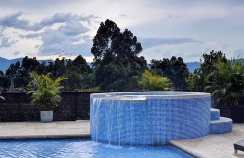 El Poblado Villa | MARBLE POOL MANSION 12 BEDROOM BUTLER JACUZZI