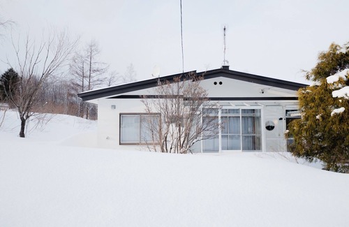 Furano House | March 2024 OPEN Furano ski resort 5 min Max 10 people Great view from windows Fully renovate/Furano Hokkaidō