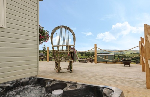 Rhayader Cottage | MARCHES WAY, pet friendly, with hot tub in Rhayader
