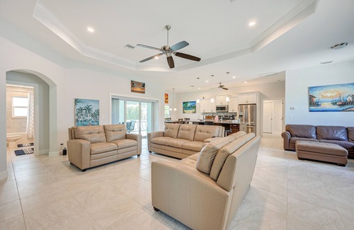 Marco Island Cottage | Marco Island Home w/Heated Pool + Screened Lanai!