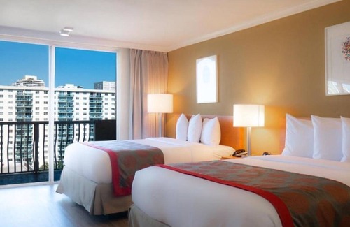 Sunny Isles Beach Hotel | Marco Polo Beach Resort Getaway! Beach Access, Pool