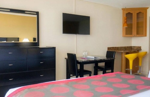 Sunny Isles Beach Hotel | Marco Polo Beach Resort Getaway! Gym, Pool, Beach