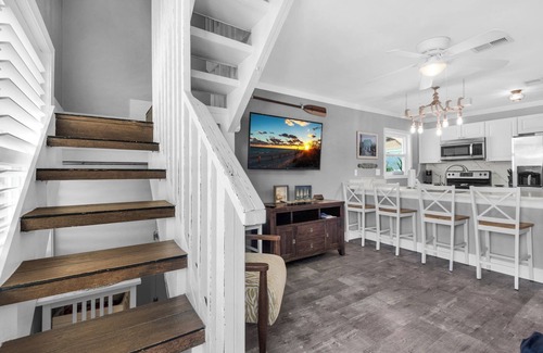 Navarre Beach House | 🌴 Mardi’s Cozy Townhouse | Beachside Retreat in Navarre w/Sunset Views🐚