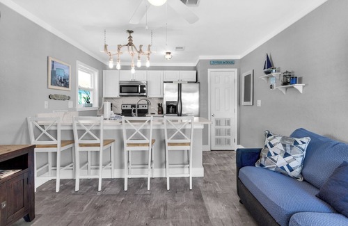 Navarre Beach House | 🌴 Mardi’s Cozy Townhouse | Beachside Retreat in Navarre w/Sunset Views🐚