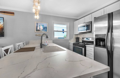 Navarre Beach House | 🌴 Mardi’s Cozy Townhouse | Beachside Retreat in Navarre w/Sunset Views🐚