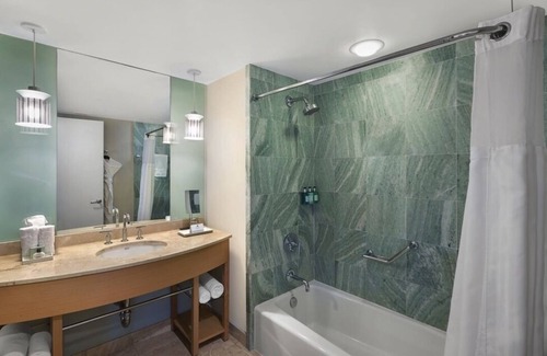 Sunny Isles Beach Hotel | Marenas Ocean View Apartment