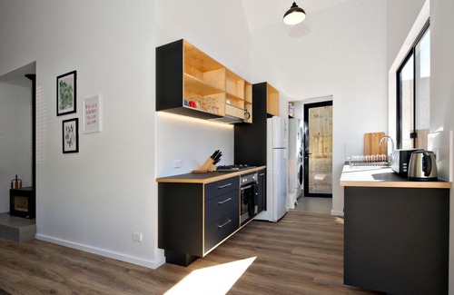 Margaret River Ski Chalet | Margaret River Bungalow-1-street - pet friendly