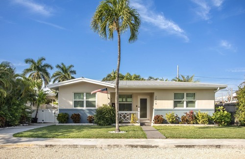 New Town House | Margarita Villa-3 bedroom 3 bath home in prime location w/backyard pool oasis