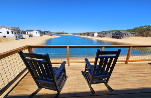 New Lisbon House | Margarita Villa | Lakefront | Beach | Game Room | 6 Bedrooms | 4 Bath