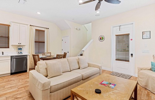 West Kissimmee Cottage | Margaritaville Cottage w/Jacuzzi Tub+ Private Balcony!