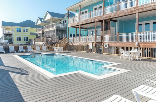 Southpointe House | Margarittaville East. Professionally decorated, Gulf front 6 BR 4.5 BA unit with a pool