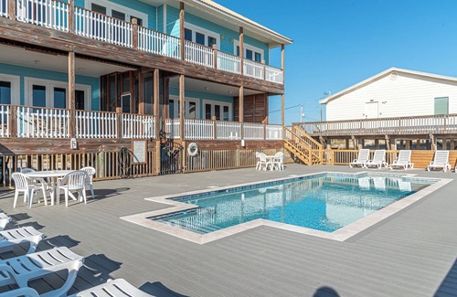 Southpointe House | Margarittaville East. Professionally decorated, Gulf front 6 BR 4.5 BA unit with a pool