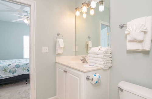 Southpointe House | Margarittaville East. Professionally decorated, Gulf front 6 BR 4.5 BA unit with a pool