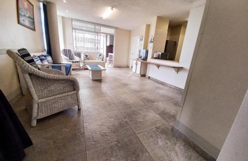 Margate Beach Apartment | Margate Boulevard - Seaview Apartment