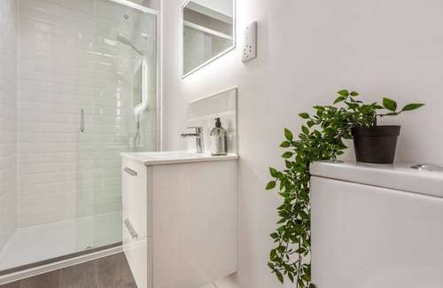 Margate Old Town Apartment | Margate's Charm in Comfort- 2BR