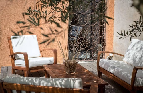 Margaux House | Margaux at the heart of the Médoc wine region. Beautiful stone house and pool.