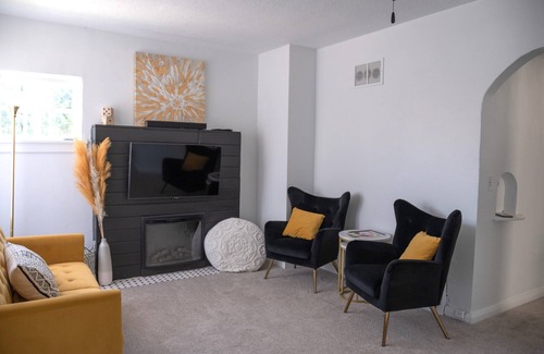 Iowa City House | Marge’s Place. Explore Iowa City and rest in comfort.