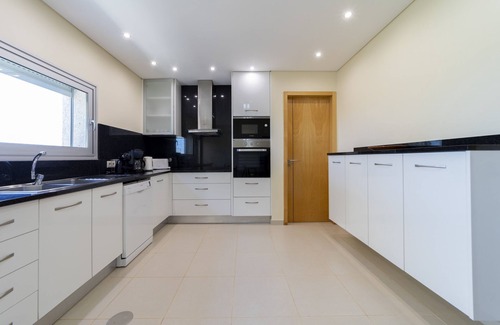 Olhos D'Agua Villa | Maria in Albufeira with 6 bedrooms and 5 bathrooms