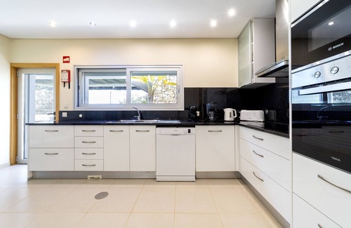 Olhos D'Agua Villa | Maria in Albufeira with 6 bedrooms and 5 bathrooms