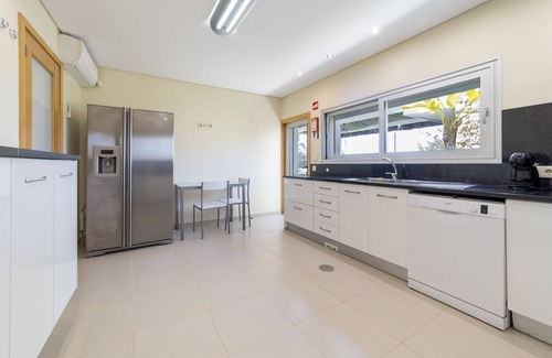 Olhos D'Agua Villa | Maria in Albufeira with 6 bedrooms and 5 bathrooms