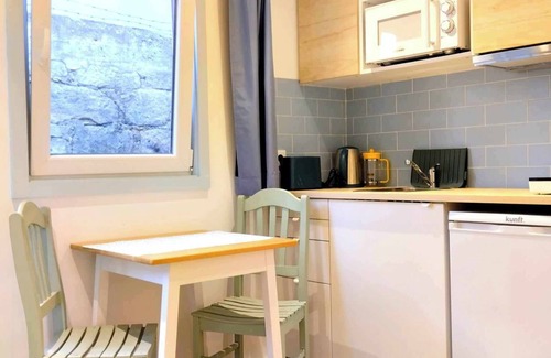 Leixões Apartment | Maria Surfista, Maria Sardinha & Maria do Mar, 3 houses on the beach in Matosinhos.