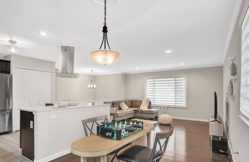 West Bloomfield House | Maria's villa 1 one mile from lake with fire pit by RedAwning