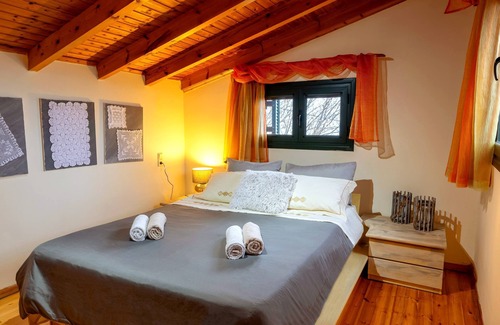 Terpsithea House | Marianda's House - Mountain Views & Rustic Charm