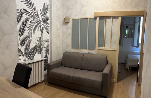 Faubourg-du-Roule Apartment | Marie Antoinette Garden - Arc de Triomphe Historical Paris Center