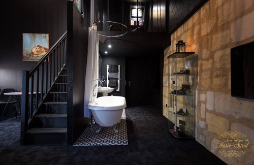 Capucins - Victoire Apartment | Marie-Astrid's secrets, Love Room Chic suite