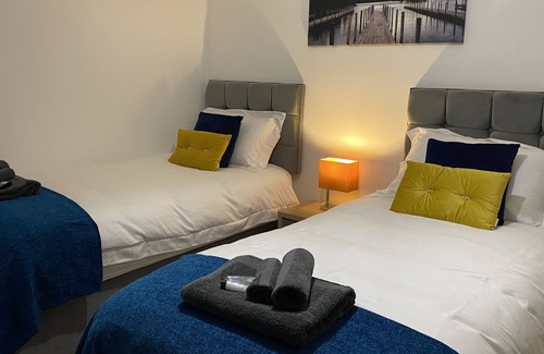 Bedford Apartment | Marie’s Serviced Apartment A (2 beds City Stay with Free Parking)