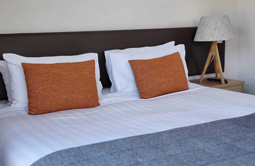 Frankton Hotel | Marina Apartments Element Escapes