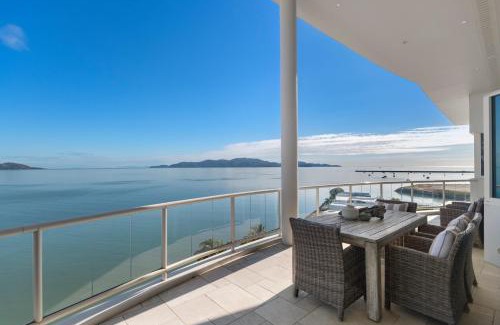 Townsville Apartment | Marina Oceanfront Modern Penthouse with Panoramic Views